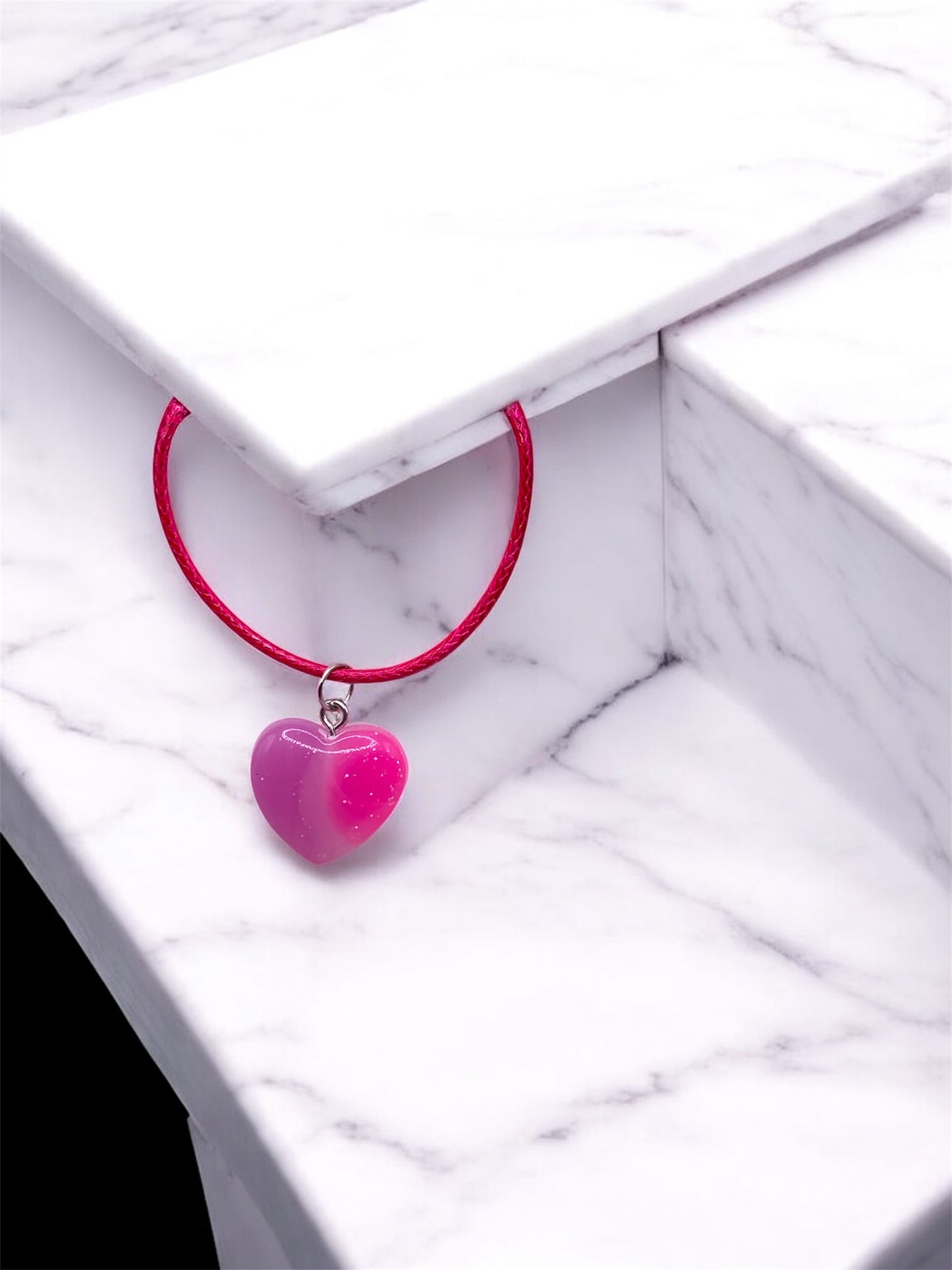 Resin heart or shell pendant necklace