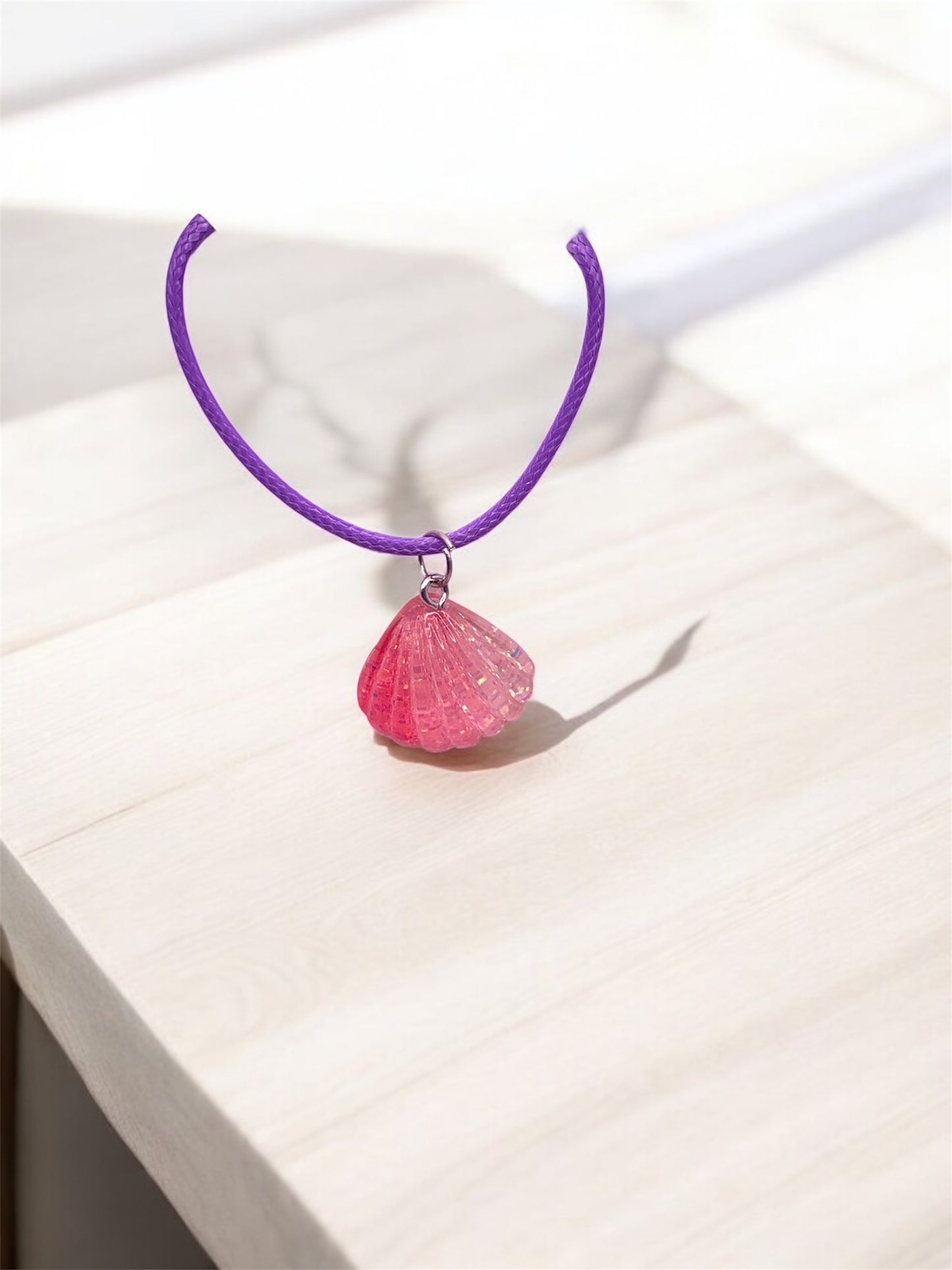 Resin heart or shell pendant necklace