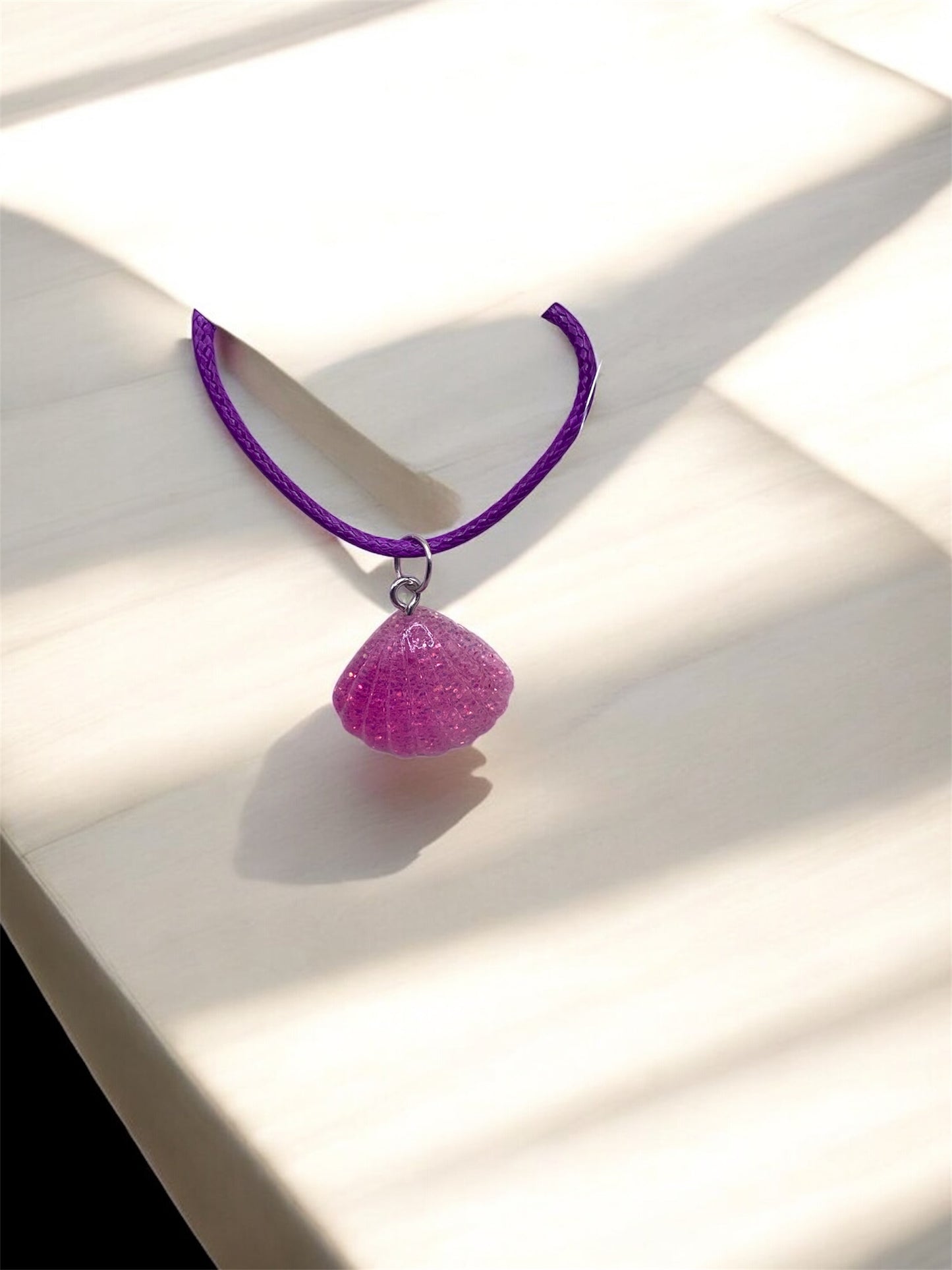 Resin heart or shell pendant necklace
