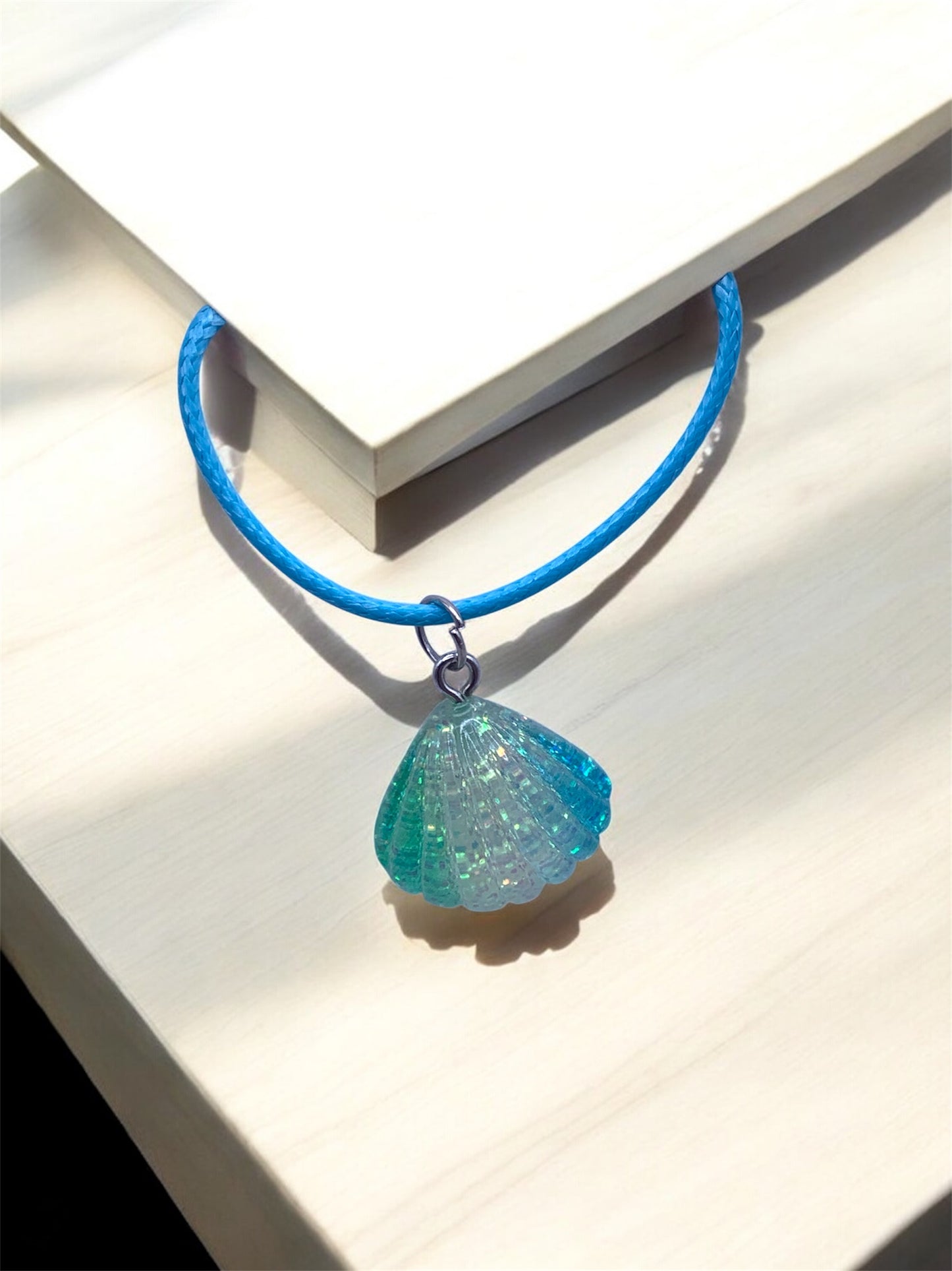 Resin heart or shell pendant necklace