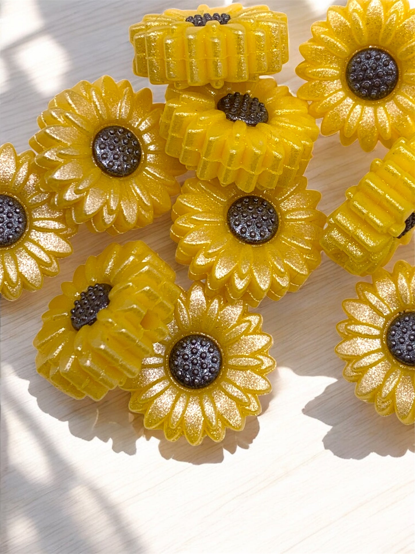 Pearlescent Sunshine Yellow Daisy (Pack Of 5)