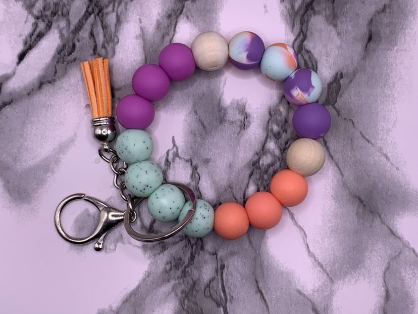 silicone/wooden bead wristlet bracelets/ keychain