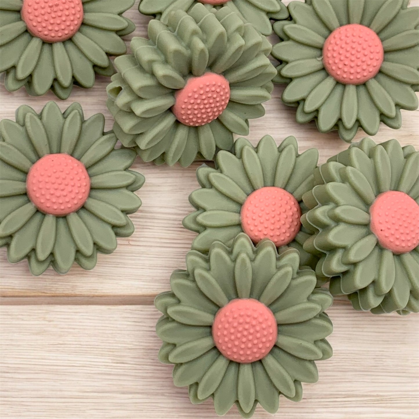 Lint green with peach middle Daisy (Pack Of 5)