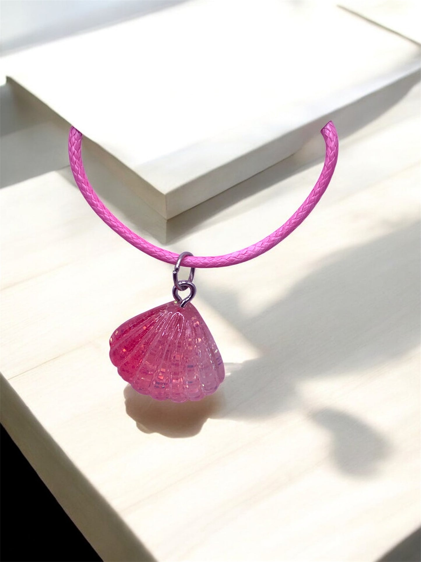 Resin heart or shell pendant necklace